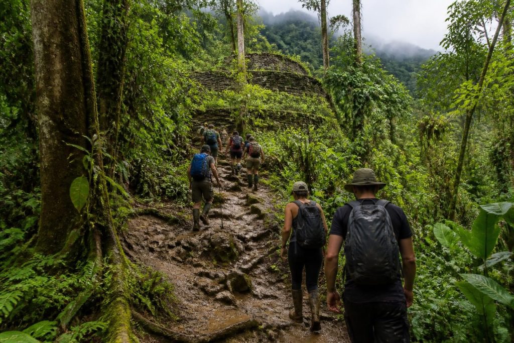 découvrez tout ce qu'il faut savoir sur le trek de la ciudad perdida en colombie : tarifs, durée du parcours et niveau de difficulté pour bien préparer votre aventure.